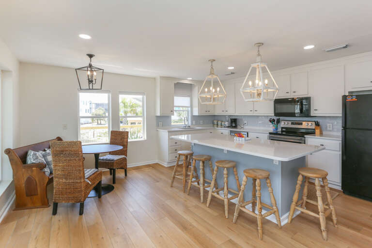 Kitchen Bar & Dining Area Kitchen Bar & Dining Area