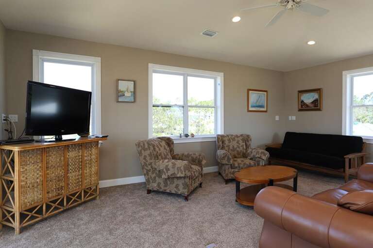 Upstairs_Sitting_Area