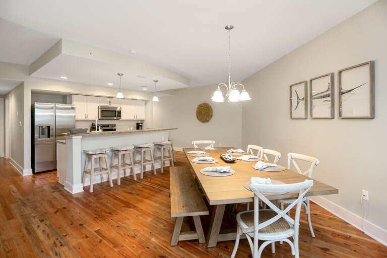 Dining & Kitchen Area Dining & Kitchen Area