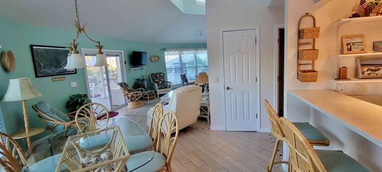 Dining Area & Bar Seating