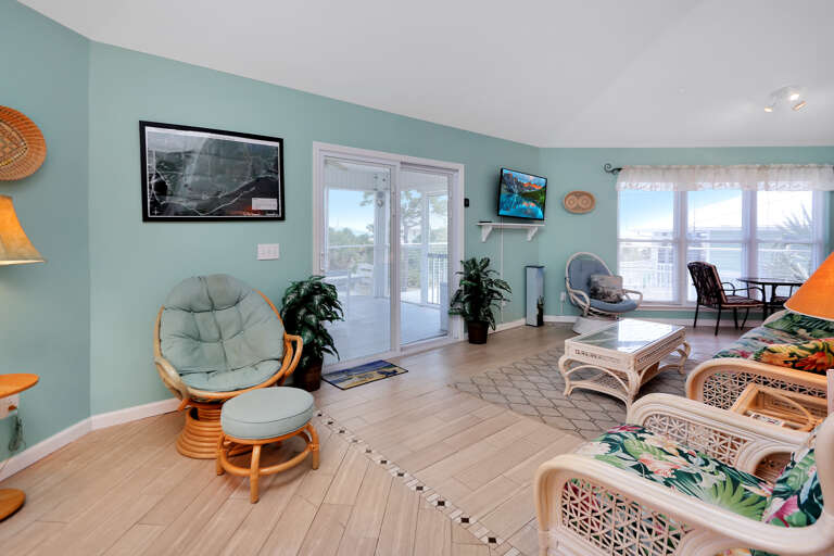 Gulf View Living Room with Screened Deck Access