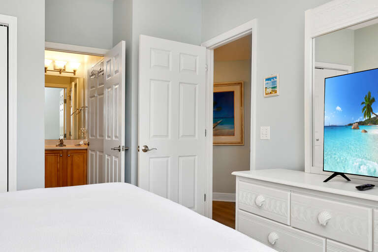 Bedroom 2 with TV and Full Bathroom