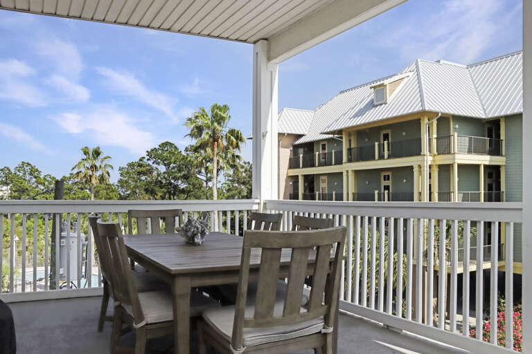 Beach Front Deck - Outdoor Dining
