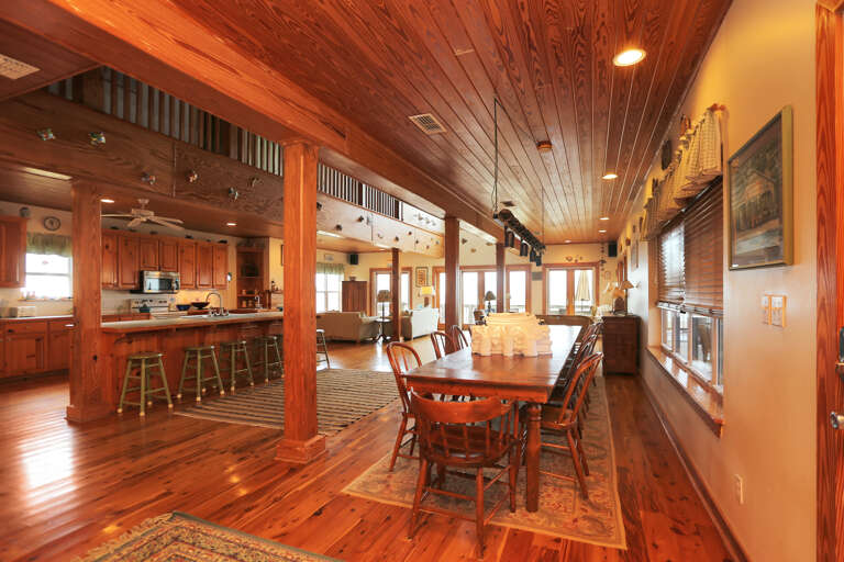 Dining Area & Bar Seating