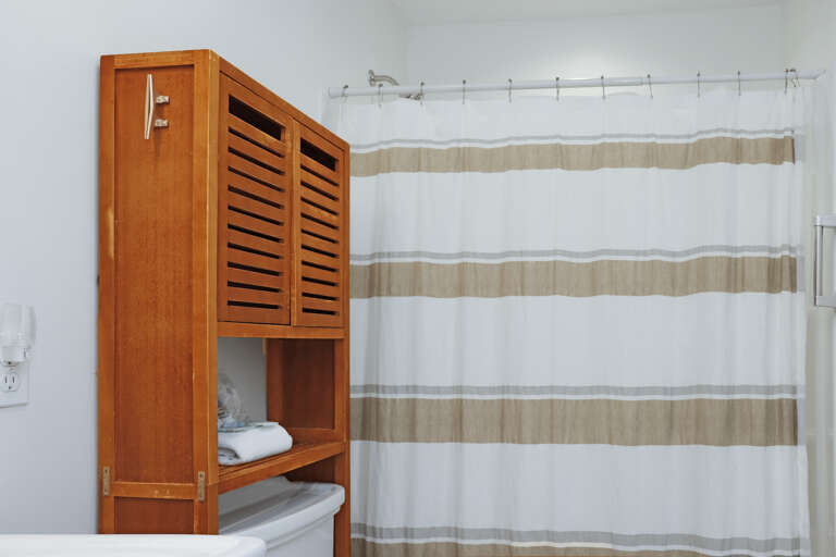 Full Bathroom Shower - Main Floor