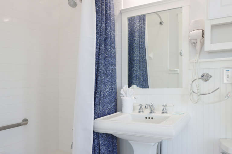 Bedroom 2 - Full Bathroom
