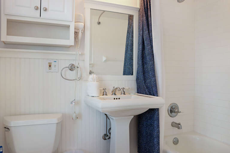 Bedroom 3 - Full Bathroom