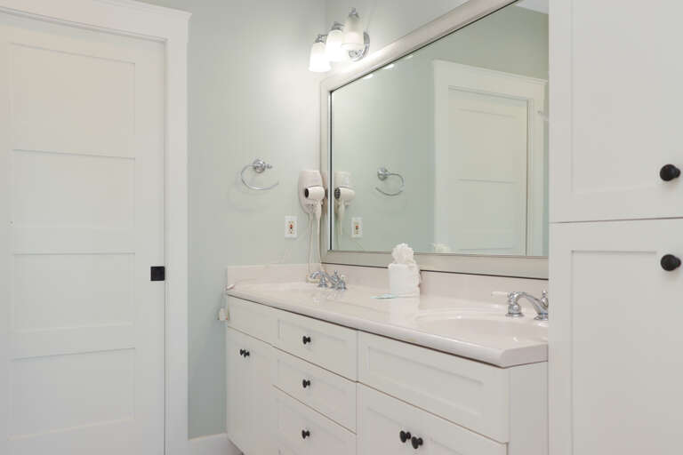 Bedroom 4 - Master Bathroom