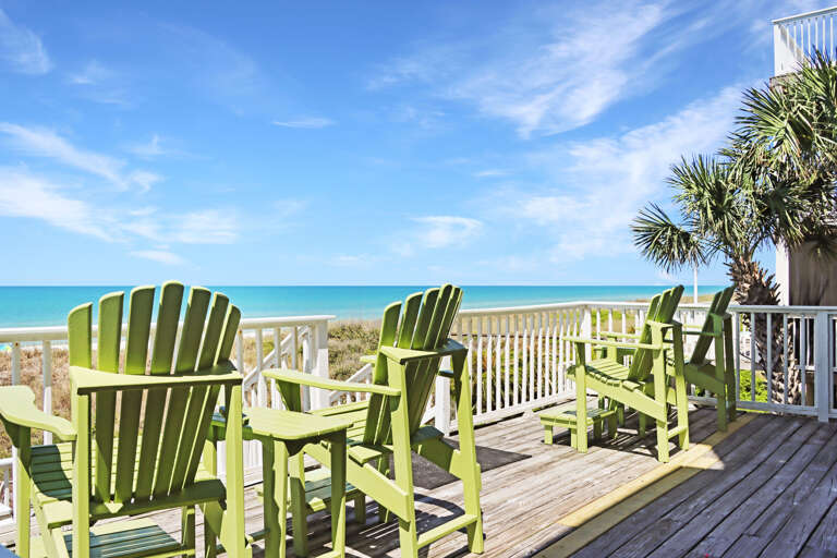 Open Sun Deck on Main Floor Open Sun Deck on Main Floor