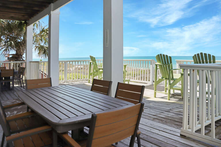 Outdoor Dining with a View Outdoor Dining with a View