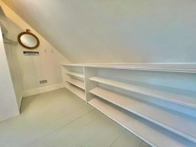 bedroom3 closet