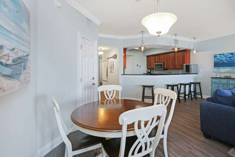 Dining Area & Bar Seating