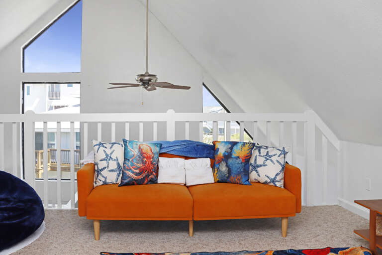Upstairs Loft - Futon