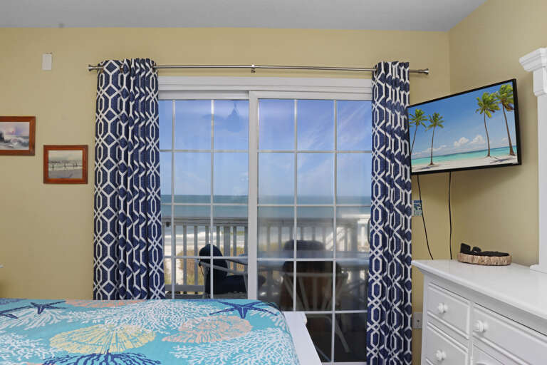 Bedroom 1 - Beach View and TV