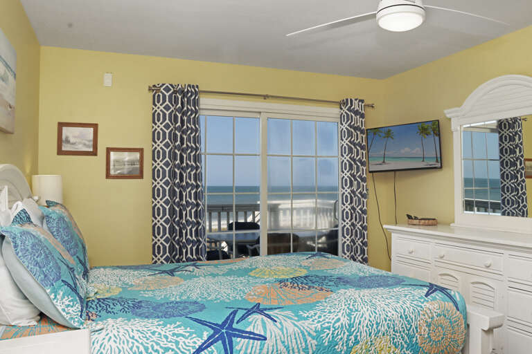 Bedroom 1 - Master Bedroom on Main Floor