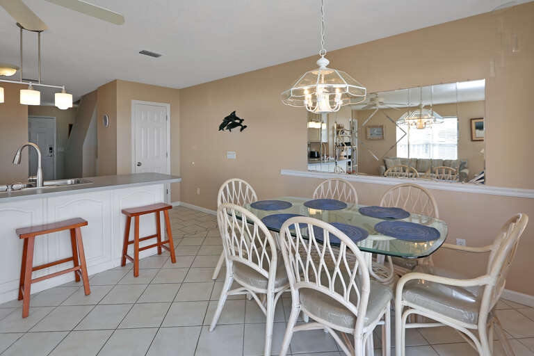 Dining Area Dining Area