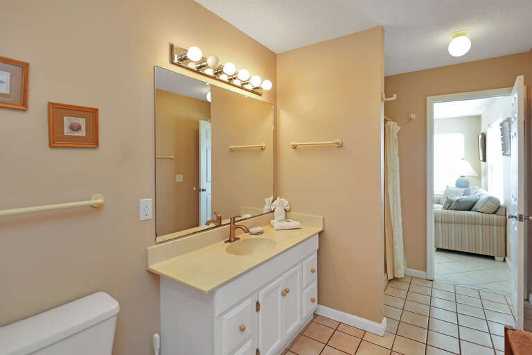 Full Bath - Main Floor Full Bath - Main Floor