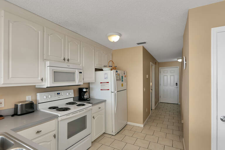 Kitchen & Foyer Kitchen & Foyer