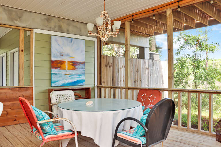 Outdoor Dining on Screened Porch