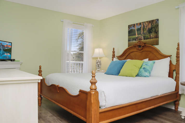 Bedroom 1 - King Bed