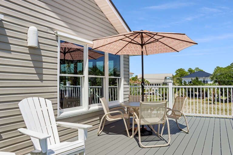 Outdoor Dining on Sun Deck