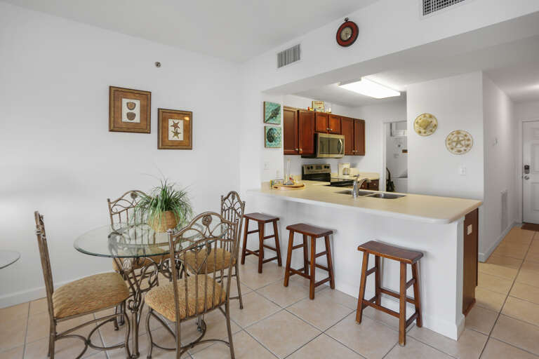 Dining Area & Bar Seating