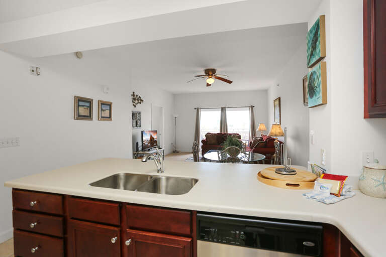Kitchen & Dining Area