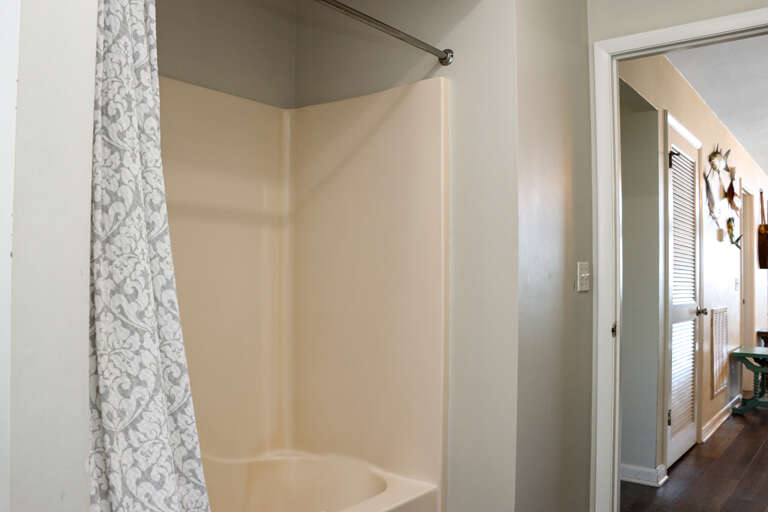 Full Bath Shower