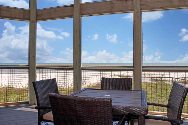 Outdoor Dining on Screened Deck