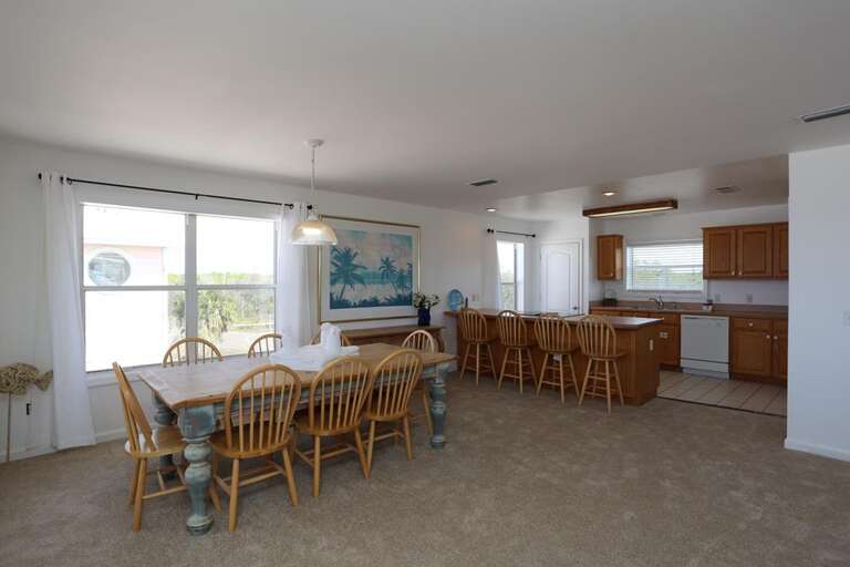 Kitchen & Dining Area