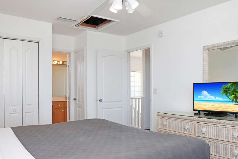 Bedroom 2 with TV and Full Bath