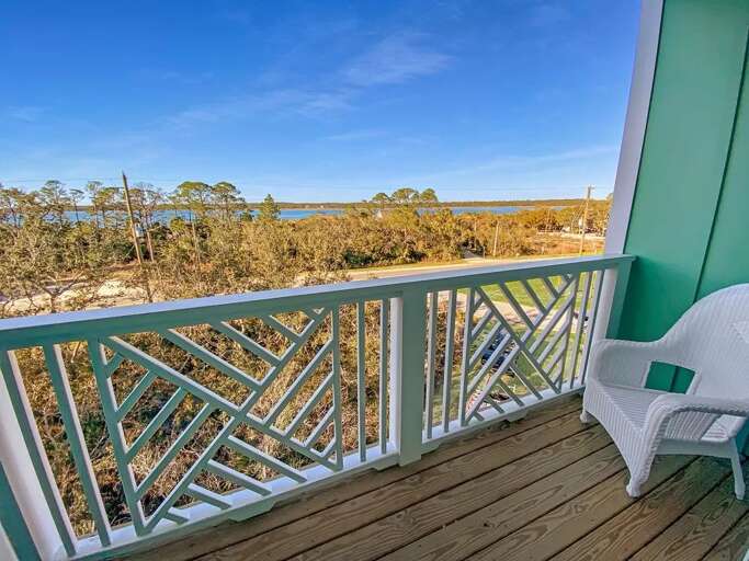 Roadside Deck - Lagoon View