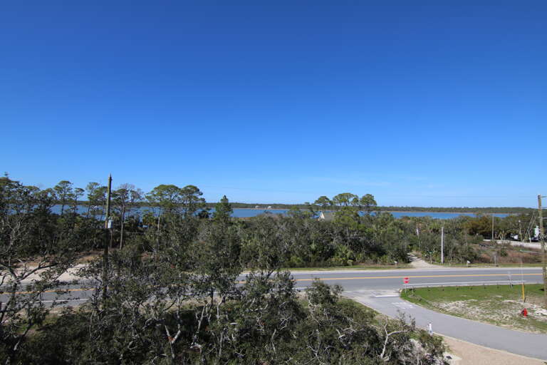 Top Floor Roadside Balcony