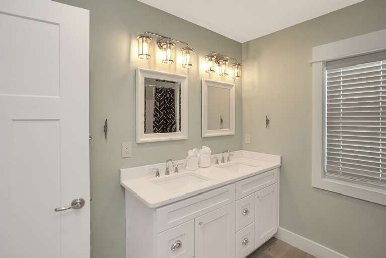 Upstairs Full Bath