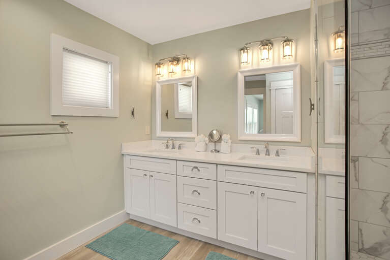 Bedroom 4 - Master Bath