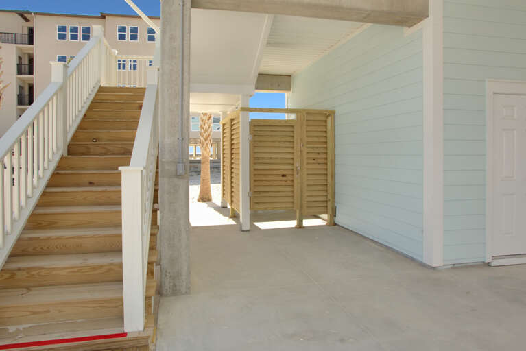 Entry Steps & Outdoor Shower