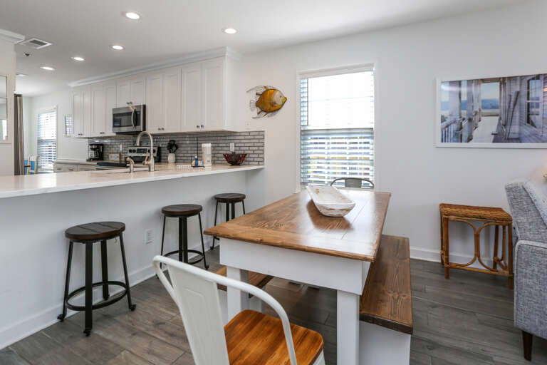 Dining Area & Bar Seating