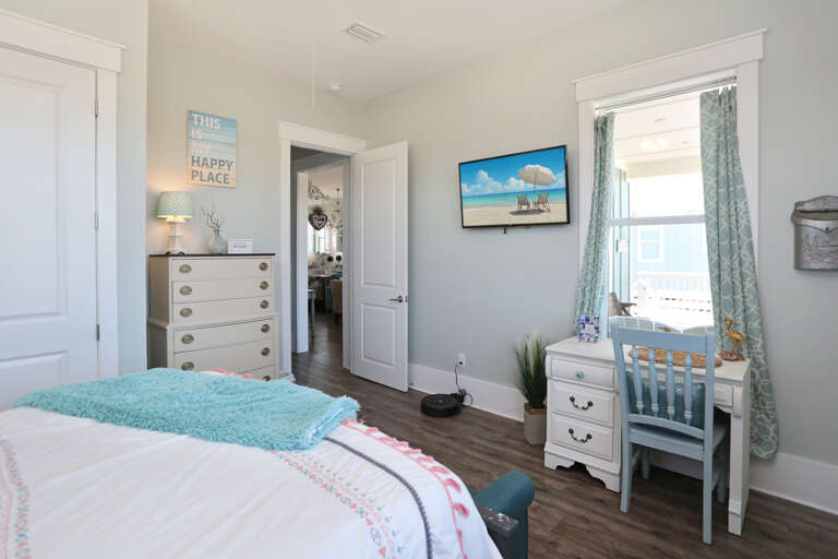 Bedroom 3 with TV & Workspace