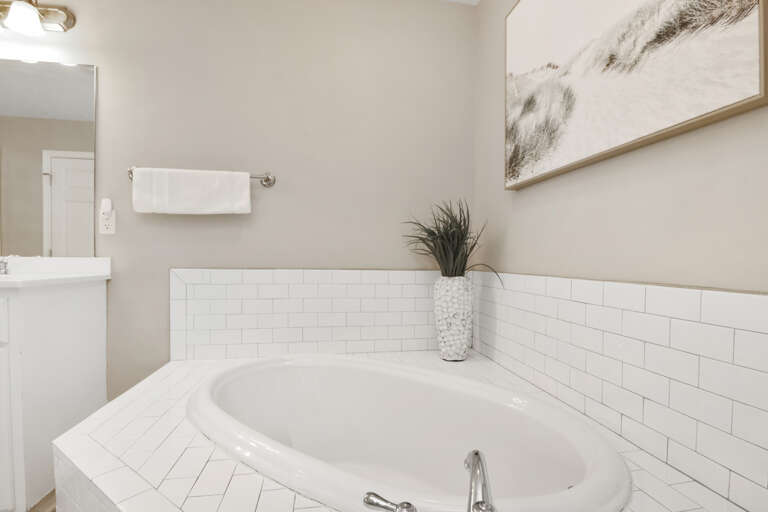 Bedroom 3 - Master Bath Tub