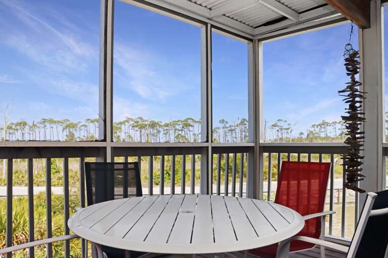 Outdoor Dining on Screened Deck