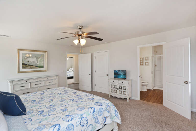 Bedroom 3 with TV & Full Bath