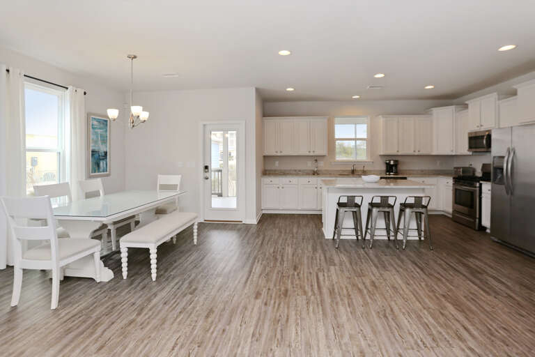 Kitchen & Dining Area