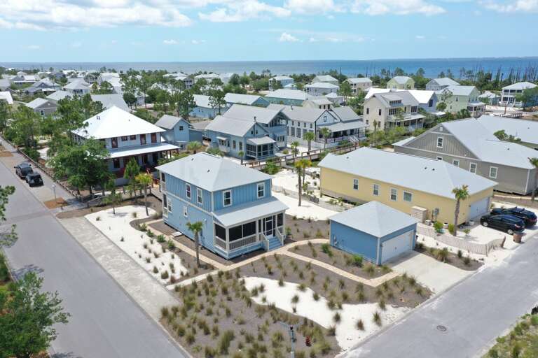 The Sandpiper - Large Corner Lot