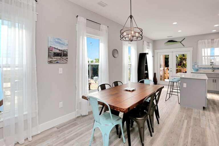 Dining Area Dining Area