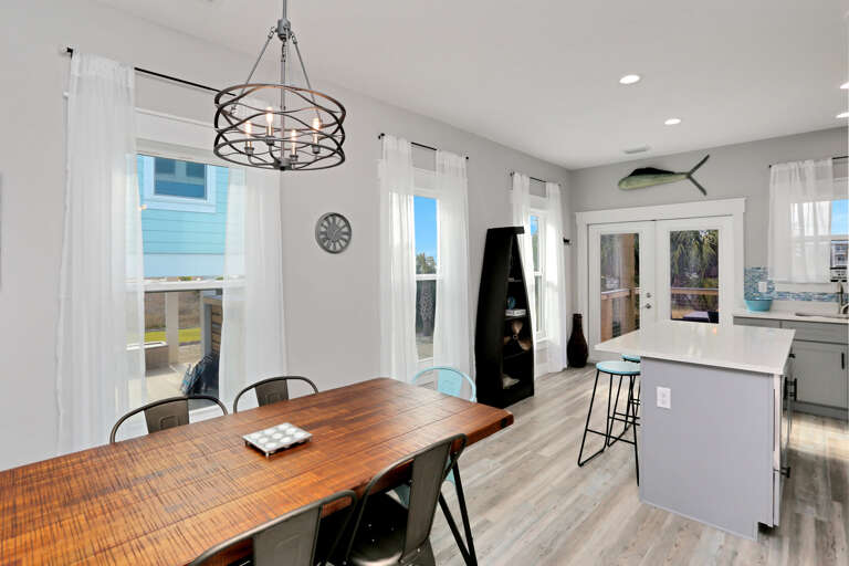 Dining Area & Kitchen Bar Dining Area & Kitchen Bar