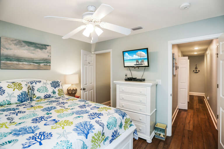 Bedroom 3 with TV & Full Bath