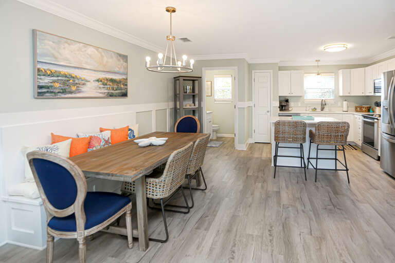 Dining Area & Bar Seating