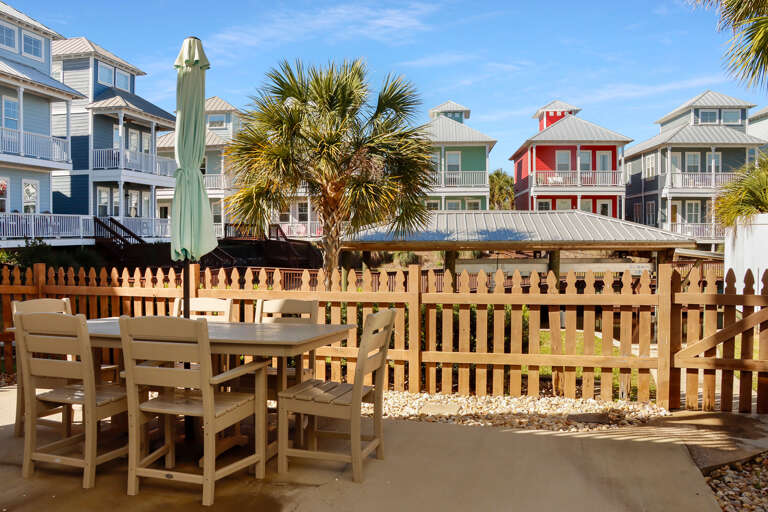Outdoor Dining Overlooking Canal