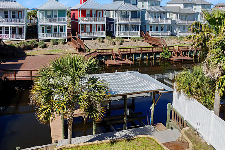 Master Bedroom - Deck View of Boat Slip