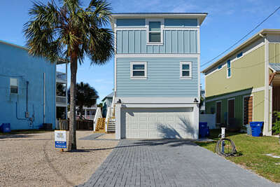 The Ricks Carlton Roadside Exterior